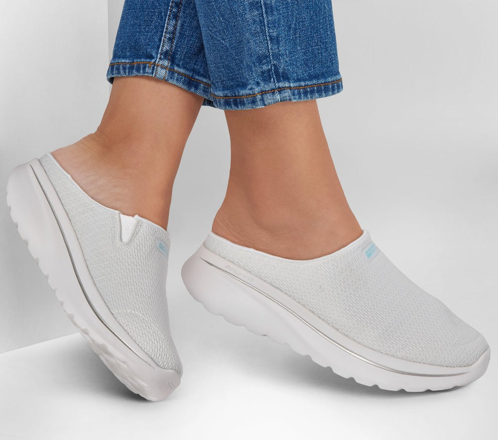 Relaxed Fit: GO WALK Arch Fit N-Joy - Katie Skechers on sale