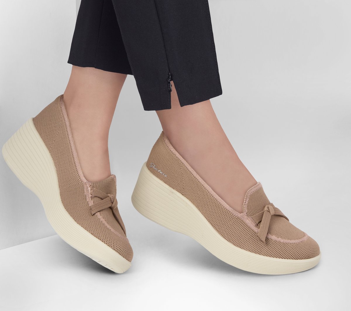 Relaxed Fit: Parallel Lite - Soaring Softly Skechers US